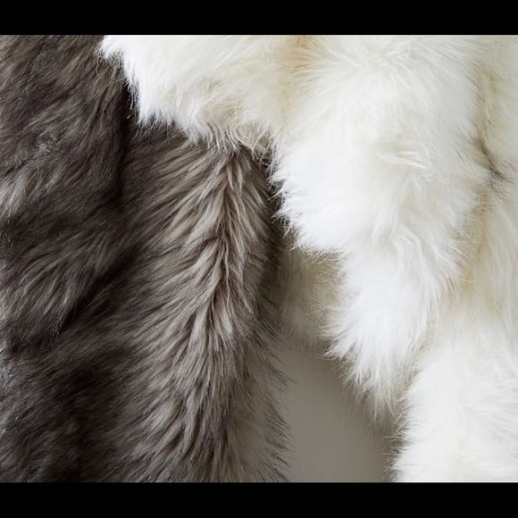NWT- Flash Sale!!  NWT Decor Extra Soft white Faux Fur - Picture 6 of 7